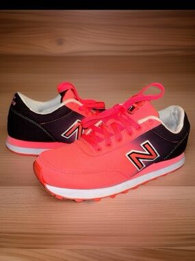 New Balance 501 classic running lifestyle sneakers, Women’s size 9B